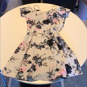 ‼️5/$20‼️ Floral Dress Off Shoulder